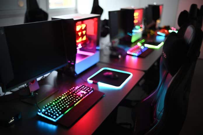 Gaming desk with multiple computers